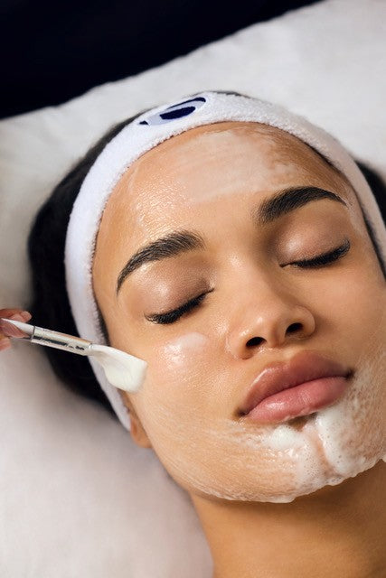 iS Clinical Foaming Enzyme Treatment Facial
